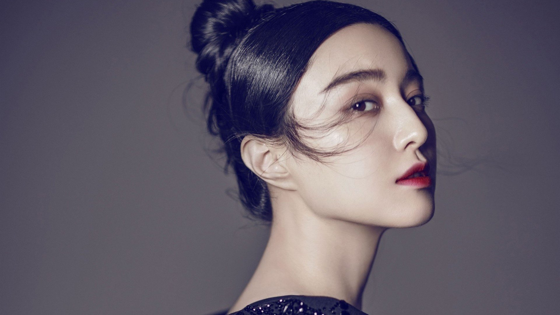 _酷炫霓虹滑板：城市夜行的时尚运动_，滑板 炫酷