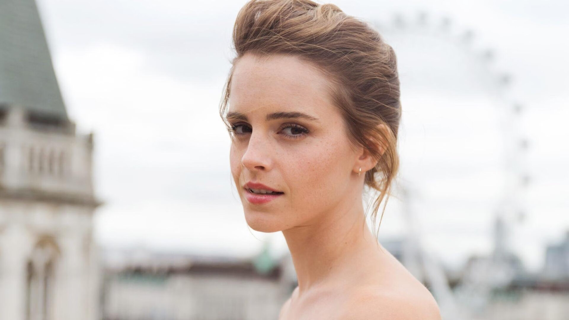 英格兰骑手安娜·史密斯在巴黎奥运会障碍赛中获得铜牌，表现出色。