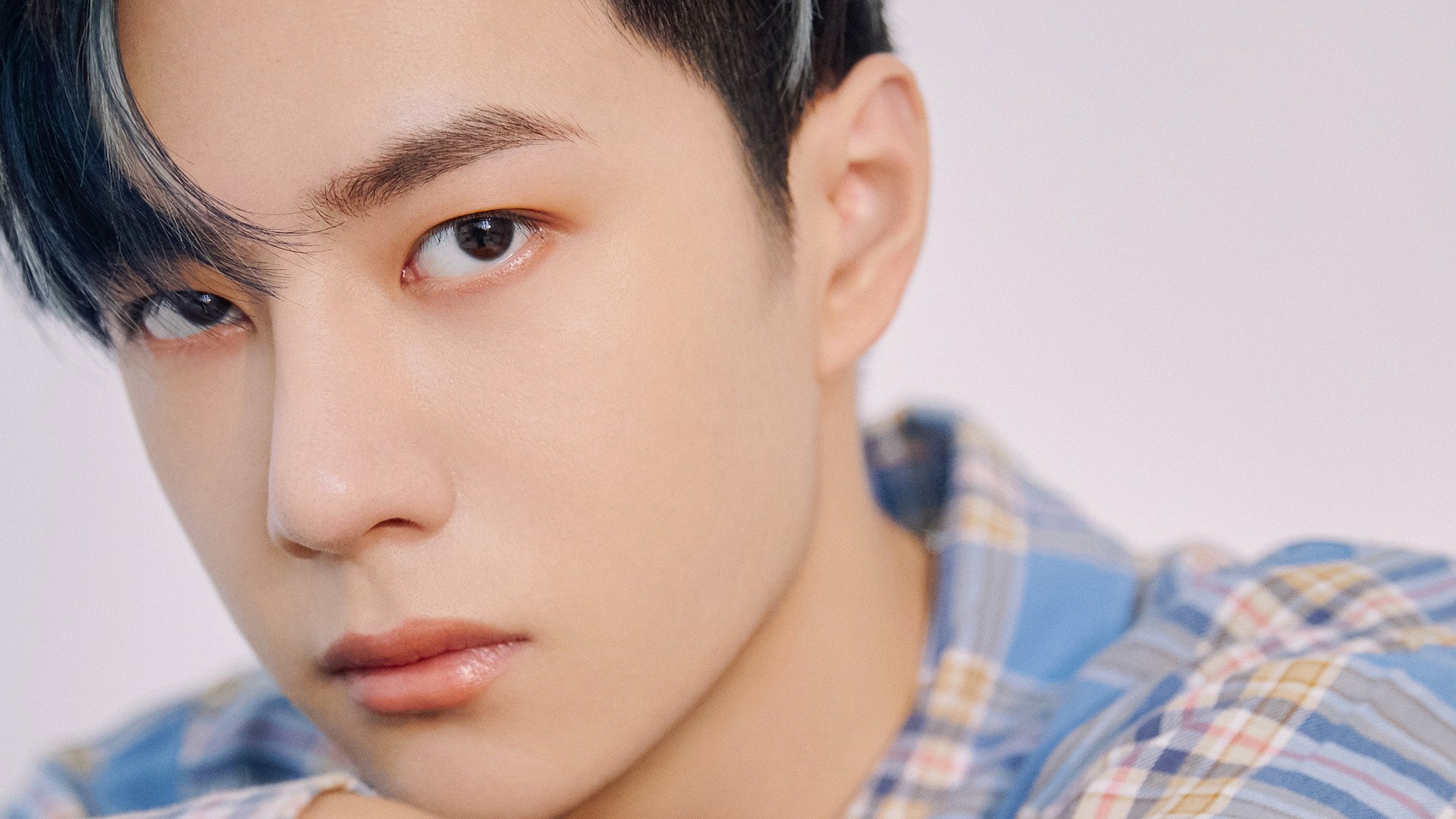 英格兰骑手汤姆·麦克尤恩在巴黎奥运会上获得个人障碍赛银牌,创造历史。