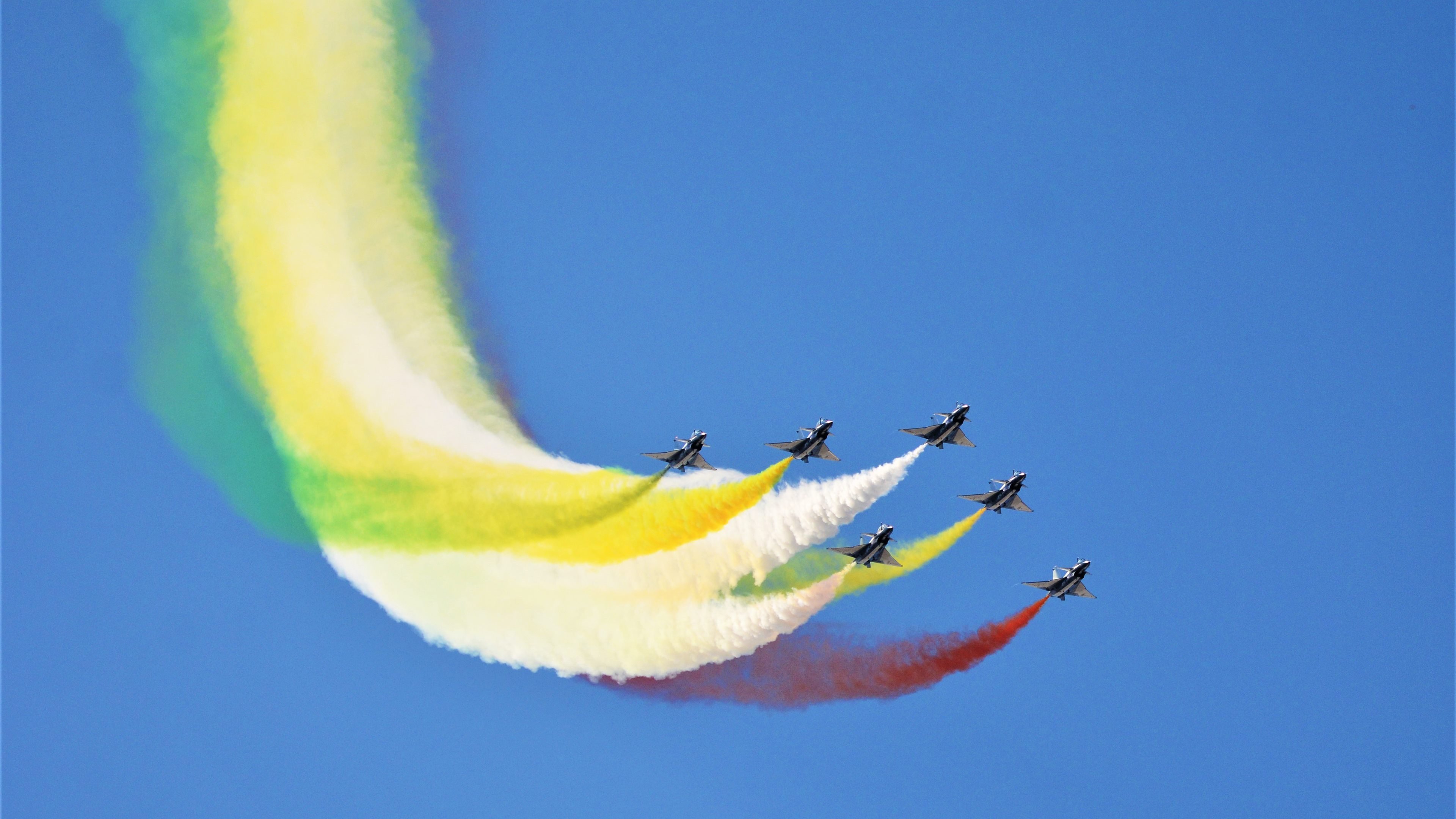 “六人制袋棍球:成都七中东部赛场燃烧激情,赛场气氛激烈”